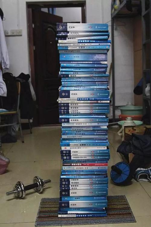这一集的故事展现了精神科医生的工作和挑战,他们不仅需要具备精湛的医术,还需要有一颗善良和包容的心,这一集也让观众看到了精神科医学的发展和进步,以及医生们为了治愈患者所付出的努力。