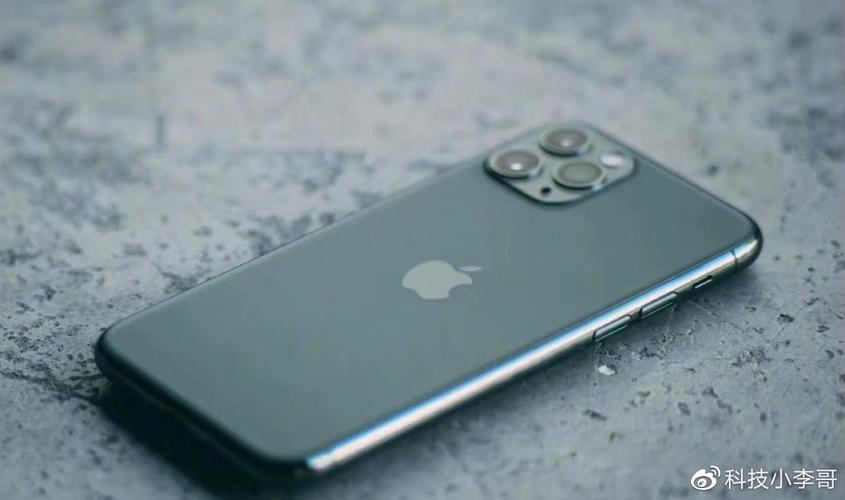 中兴T6与苹果iPhone 15 Pro在外观、性能、配置以及拍照功能等方面都存在着巨大的差异,中兴T6作为一款经典老机型,其简单实用的特点或许还能吸引一部分怀旧用户的关注;但对于追求极致体验、注重性能与拍照功能的消费者来说,苹果iPhone 15 Pro无疑是更好的选择。