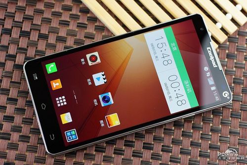 问题一:三星i8750相比同时期的Android旗舰手机,有哪些独特的优势?