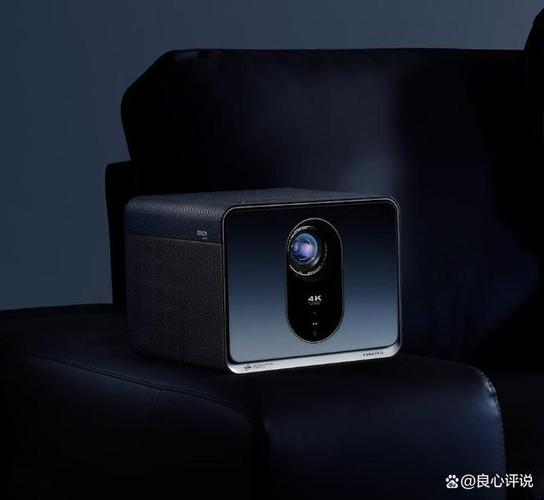 这款集众多优点于一身的峰米X1便携投影机黑色款到底多少钱呢?根据市场调研和各大电商平台的售价信息来看,峰米X1的价格在不同渠道和促销活动期间会有所波动,其价格区间相对合理且具有一定的竞争力。
