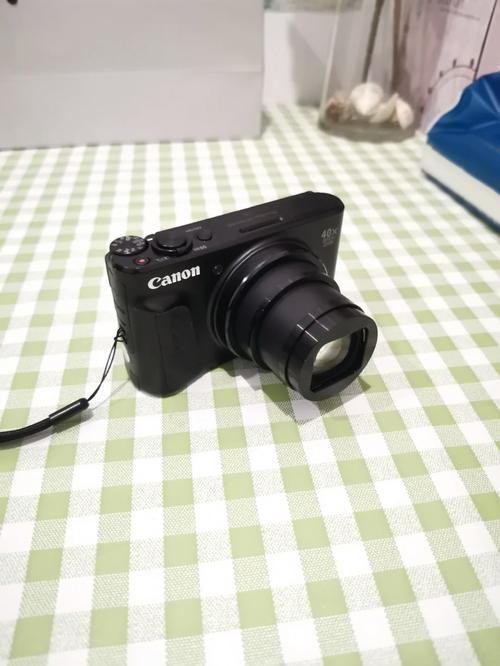关于佳能SX510 HS的画幅问题,实际上它采用的是一块1/2.3英寸的传感器,在数码相机领域,画幅大小直接决定了相机的成像质量和性能表现,画幅越大,相机的成像质量就越好,但同时也意味着相机体积和重量的增加,而1/2.3英寸的传感器虽然相对较小,但在长焦相机中已经足够满足大多数用户的拍摄需求,它能够在保证便携性的同时,提供清晰、细腻的画质表现。