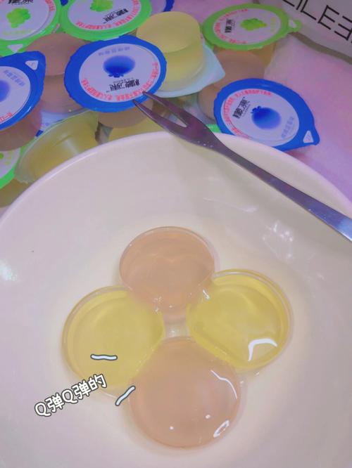 答:果冻G1的果冻质感材质虽然触感独特,但并不意味着牺牲了耐用性,该材质经过特殊工艺处理,不仅具有良好的抗摔性能,还能有效防止指纹和划痕的产生,手机内部还采用了多重防护设计,确保在各种环境下都能稳定运行。