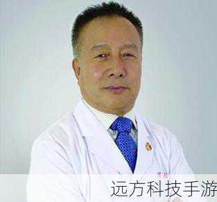 关鼎名是一名高级督察,聪明机智,擅长分析案情,他与凌晨风是同事,两人在工作中逐渐产生了感情,他对凌晨风的“EU 超时任务”持怀疑态度,但在后来的相处中,他逐渐理解了凌晨风的目的,并帮助她一起穿越时空。