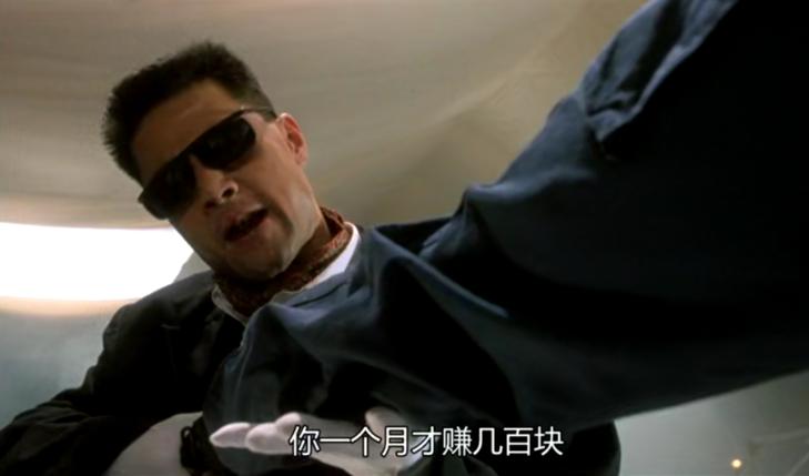 答:凌晨风的父亲是在一次执行任务中被劫匪杀害的。