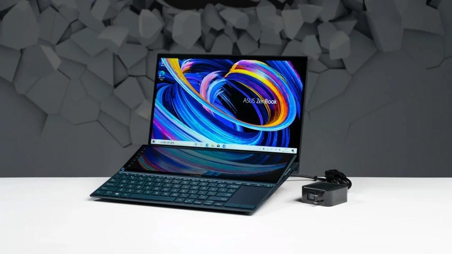 华硕灵耀3在屏幕方面同样表现出色,它采用了一块12.5英寸的FHD IPS高清显示屏,分辨率高达1920×1080,画面清晰细腻,色彩饱满生动,屏幕表面还覆盖了一层厚度仅0.4mm的第四代康宁大猩猩保护玻璃,不仅增强了屏幕的耐用性,还提供了178°的超广视角,无论你从哪个角度观看,都能享受到同样精彩的视觉体验,7.6mm的超窄边框设计,使得屏占比高达82%,为用户带来了更加沉浸式的视觉享受。