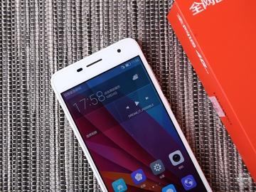 答:华为畅享6支持全网通网络制式,包括移动4G、联通4G和电信4G以及它们对应的3G和2G网络,这意味着无论是哪个运营商的用户都可以轻松使用这款手机进行上网和通话。