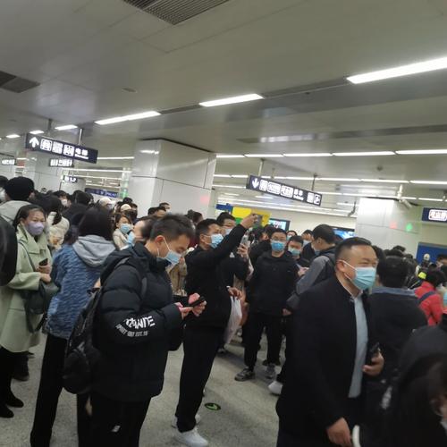Q: 手机在地铁里经常没信号,怎么办?