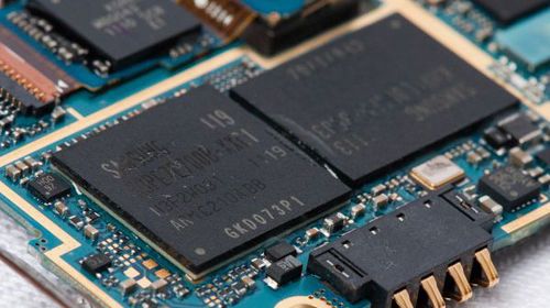 在硬件配置方面,OPPO R817T搭载了Cortex A9双核处理器,主频达到1.0GHz,配合1GB RAM和4GB ROM的存储组合,能够轻松应对日常使用和轻度游戏需求,该机还内置了Android 4.0操作系统,虽然系统版本较为老旧,但胜在稳定流畅,对于不追求最新系统体验的用户来说,完全足够使用。