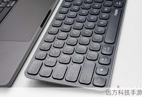 三星R18-D008在用户体验方面也下足了功夫,它采用了宽大的键盘设计,键帽宽大、键程较长,敲击起来手感十分舒适,即便是长时间打字也不会感到疲劳,触控板及左右按键的手感同样不错,定位准确,操作便捷,它还配备了内置扬声器和Combo光驱,无论是听音乐还是观看DVD,都能带来不错的视听享受。