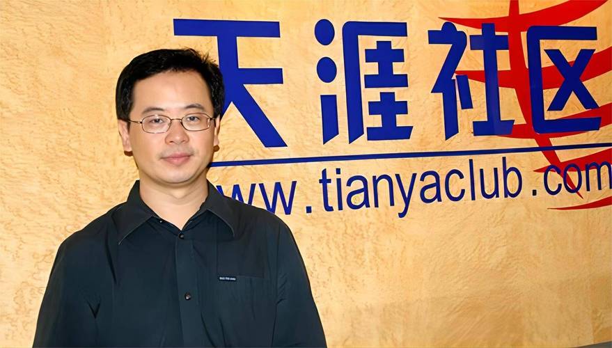 在谈到新天涯计划的具体内容时,邢明表示,新天涯将传承天涯社区原有的基因和优势,如旅游、亲子类版块以及娱乐八卦等内容,新天涯也将进行一系列的创新和升级,以适应新时代的发展需求,新天涯将引入直播内容,打造天涯会客厅等特色栏目,邀请老网友们分享经验和故事,吸引更多年轻用户的关注和参与。