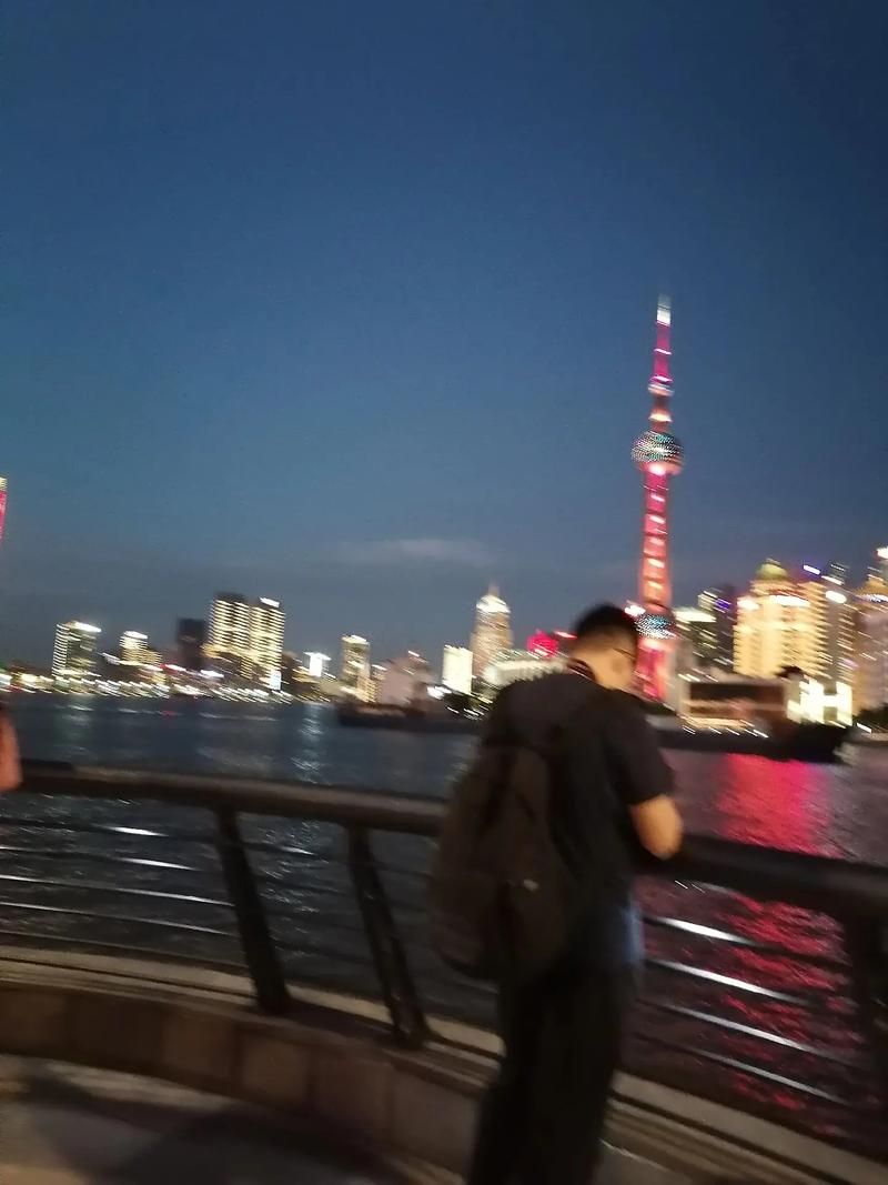 虽然新天涯计划为天涯社区的未来描绘了一幅美好的蓝图,但邢明也清醒地认识到,这条重生之路并非一帆风顺,他坦言,天涯社区在过去的发展中经历了多次转型和尝试,但结果并不理想,这一次的变革能否成功,还需要看团队的努力和市场的反应。
