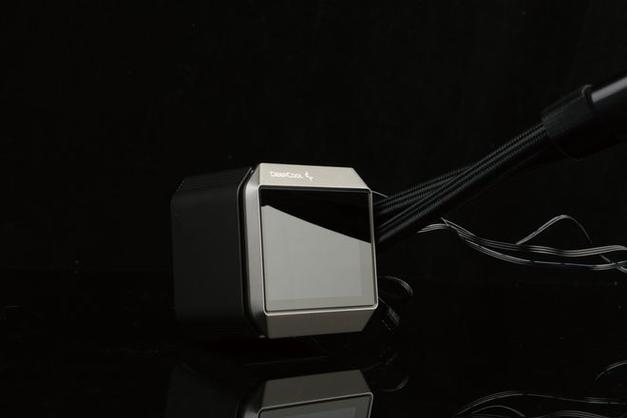 答:酷睿i7 3960X的封装尺寸是52.5mm x 45.0mm,这一尺寸虽然紧凑,但内部集成了强大的处理核心和海量晶体管,为用户带来了卓越的计算体验。