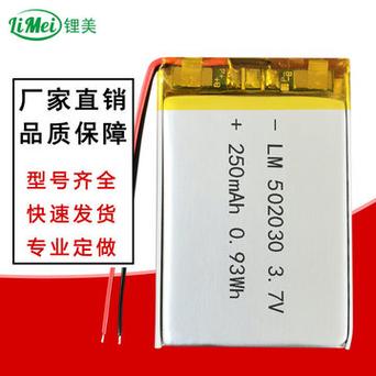 答:酷派7270配备了一块2000mAh的聚合物锂离子电池,虽然电池容量不算特别大,但在正常使用情况下仍能保持较长的待机时间,手机还支持快充技术,让用户能够在短时间内为手机补充电量。