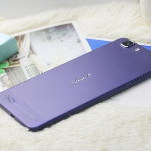 答:vivo X3L适合那些对手机性能要求不高,但注重外观设计、拍照体验和日常使用便捷性的用户,它拥有简约时尚的外观设计、稳定流畅的性能表现、清晰动人的拍照效果以及简洁易用的系统体验,非常适合作为备用机、老人机或是对手机性能要求不高的年轻用户的选择,其较长的续航时间和快速充电技术也让它成为了一款非常实用的手机。