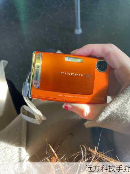初见富士FinePix F505EXR,你会被它那简约而不失格调的外观设计所吸引,机身线条流畅,握持感极佳,即便是长时间拍摄也能保持舒适,黑色或银色的金属质感外壳,不仅彰显了高端品质,更在光影交错间透露出一种低调的奢华,镜头部分,富士标志性的设计语言让人一眼就能认出它的身份,而镜头下的EXR标识,则是这款相机独特技术的象征。