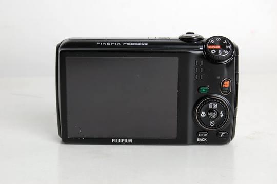 答:富士FinePix F505EXR适合各种类型的摄影爱好者使用,无论是喜欢拍摄风景、人像的摄影新手,还是追求高画质、高变焦能力的专业摄影师,都能在这款相机中找到满足自己需求的拍摄模式和功能,其智能化的场景识别模式和丰富的手动调节选项,让摄影变得更加简单、便捷,同时也为摄影爱好者提供了更多的创作空间和可能性。