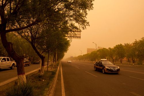 1、使用环境:恶劣的环境条件,如沙尘暴、潮湿环境等,都会对快门造成不同程度的损害,加速其老化过程。