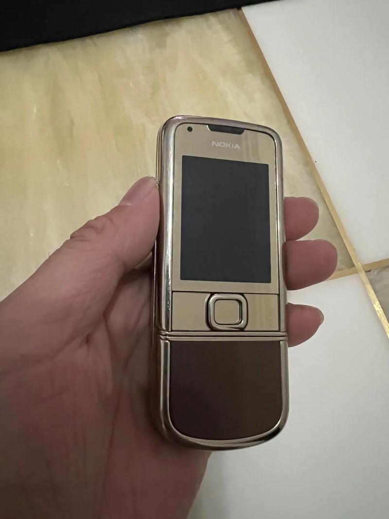 问题二:诺基亚8800a黄金版适合哪些人群使用?