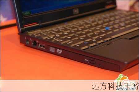 问题三:通过图片,我们可以推断出惠普nc4400系列笔记本在散热方面有哪些设计特点?