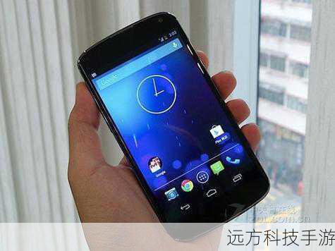 时间来到2012年,谷歌选择了LG作为Nexus 4的代工厂商,这款手机搭载了Android 4.2系统,配备了1.5GHz高通骁龙S4 Pro四核处理器、2GB RAM以及8或16GB ROM,Nexus 4的正面采用了一块4.7英寸的True HD IPS Plus显示屏,分辨率为1280×768,机身厚度仅为9.1mm,整体设计非常圆润轻薄,Nexus 4还支持无线充电功能,并内置了最新版本的Google Now,为用户带来了更加智能的交互体验。