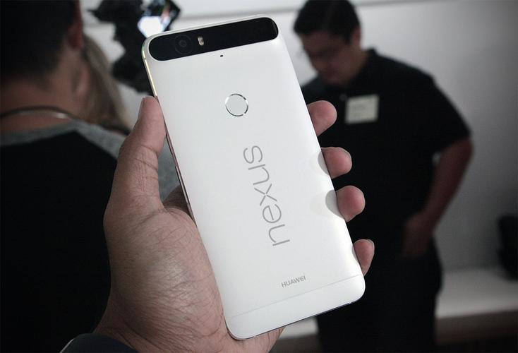 NEXUS系列手机在Android系统发展中扮演了至关重要的角色,作为谷歌自家的“亲儿子”,NEXUS系列手机总是能够第一时间搭载最新的Android系统版本,成为当年安卓手机的“风向标”,通过NEXUS系列手机,谷歌能够不断试验和验证新的系统功能和设计理念,为后续的Android版本更新提供宝贵的经验和数据支持,NEXUS系列手机还以其卓越的硬件配置和纯净的Android系统体验吸引了大量用户的关注和使用,进一步推动了Android系统的普及和发展。