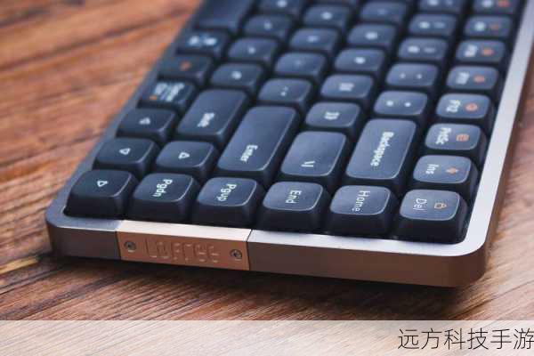 在细节方面,戴尔成就1510(S520184CN)同样表现出色,键盘布局合理,按键手感舒适,支持微软Windows键的标准84键键面布局,使得用户在打字时能够更加得心应手,键盘左右两侧的扬声器设计,也为用户提供了更加沉浸的音效体验,而磨砂效果处理过的电源开关按键和蓝色的背景光,更是为整机增添了一抹科技感。