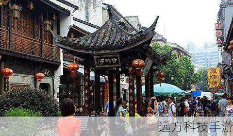 寻找特色地点:想要发现城市中的隐藏美食、文艺小店或历史遗迹?腾讯地图街景是你的得力助手,通过浏览街景照片,你可以轻松找到那些隐藏在街角巷尾的独特之处,让旅行更加丰富多彩。