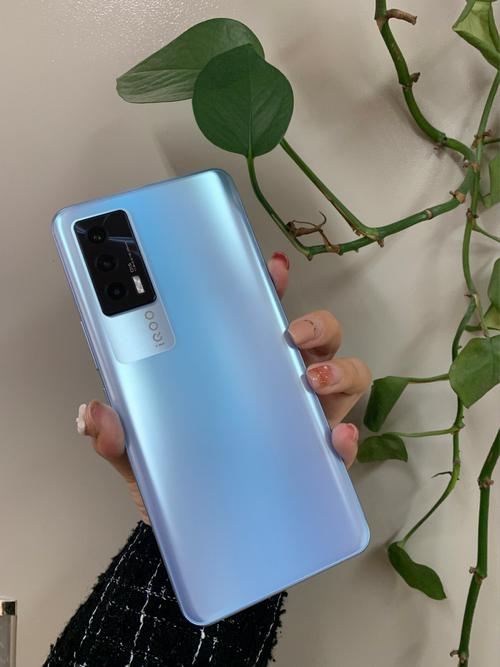 问题三：如何拍摄出iQOO Neo5云影蓝的最佳效果？