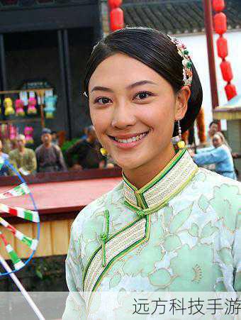阿珂:由张檬饰演,阿珂是一个美丽动人的女子,是韦小宝最爱的女人之一,她最初对韦小宝不屑一顾,但最终被他的真诚和勇敢所打动,成为了他的妻子。