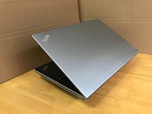 A:联想ThinkPad 黑将S5(20G4A000CD)搭载了NVIDIA GeForce GTX 960M独立显卡,这款显卡在性能上属于中高端水平,能够轻松应对市面上大部分主流游戏的画质需求,它还支持DirectX 12技术,为游戏玩家带来更加流畅、逼真的游戏体验。