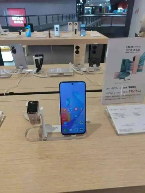2、系统体验:NZONE S7 Pro的系统UI及预装App与现阶段的华为手机几乎一样,包括云空间、文件管理等常用功能,这款手机还支持登录华为账号,进一步提升了用户的便捷性,这种深度的系统定制和集成,让不少用户误以为NZONE S7 Pro就是华为的产品。