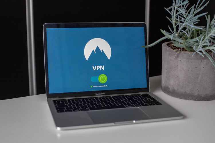 在连接公共WiFi时,务必保持警惕,避免进行敏感操作,如果条件允许,可以使用VPN(虚拟私人网络)来增强安全性。