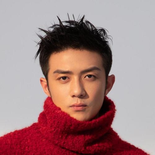 马邦威的扮演者是演员李泽锋,李泽锋出生于陕西省西安市,毕业于中央戏剧学院表演系本科,他曾出演过多部电视剧和电影,如《那年花开月正圆》《亲爱的,热爱的》《三十而已》等,在电视剧《完美关系》中,李泽锋饰演的马邦威是一个年轻有为、充满激情的公关人,他在剧中的表现得到了观众的认可和好评。