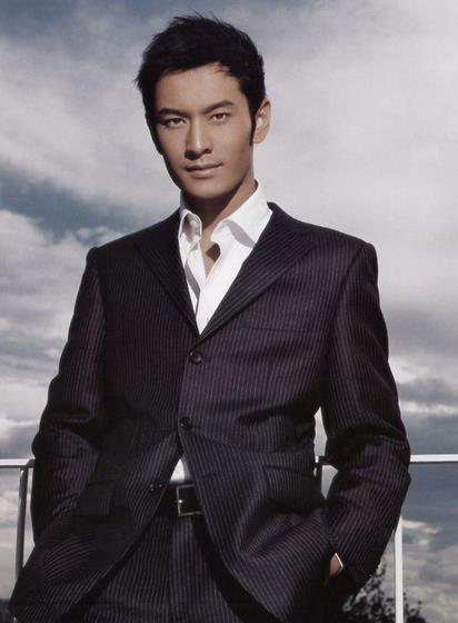 黄晓明是一位演技出色的演员,他的表演能力和才华备受认可,他在演艺生涯中不断挑战自我,塑造了许多令人印象深刻的角色,为中国电影和电视剧的发展做出了重要贡献。