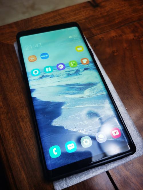 拍照方面,三星GALAXY Note3同样表现出色,它配备了前后双摄像头设计,后置摄像头高达1300万像素,支持自动对焦、HDR、连拍等多种拍照模式,让你轻松捕捉生活中的每一个精彩瞬间,而前置摄像头虽然只有200万像素,但在当时已经足够满足用户的自拍需求,Note3还搭载了LED补光灯,即使在光线不足的环境下也能拍出明亮的照片。