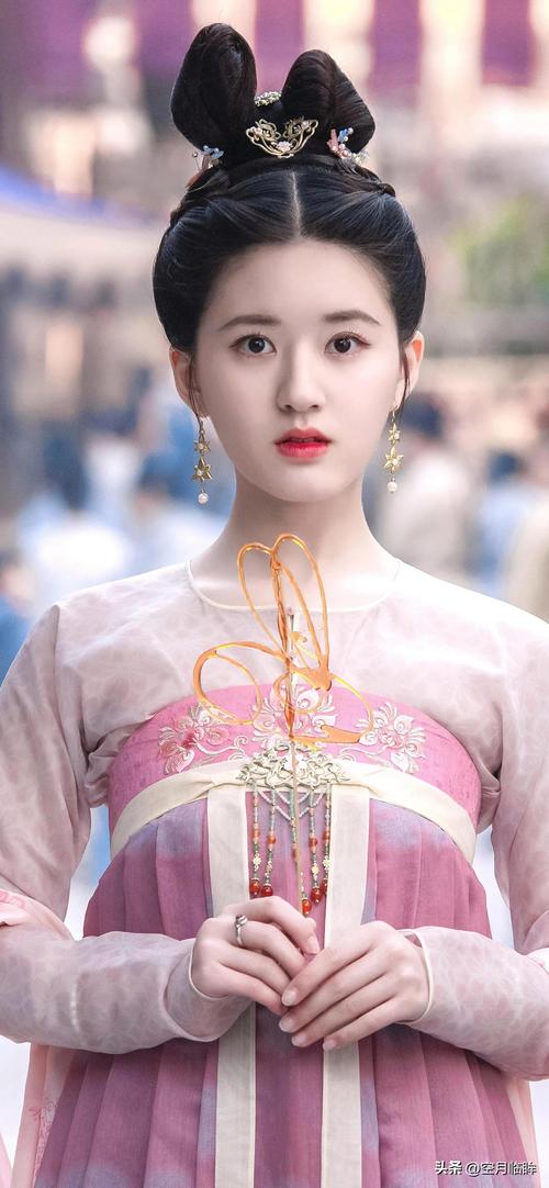 问题 3:赵露思在《星汉灿烂·月升沧海》中饰演的阿音是一个怎样的角色?