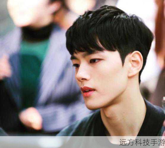 吕珍九在剧中饰演男主角车泰勋,他是一个善良、正直、聪明、有责任感的青年,他在 18 岁时因为车祸而昏迷,12 年后醒来时,发现自己的外貌和年龄都回到了 18 岁,并且与曾经的初恋女主重逢,他对女主的感情一直没有改变,即使知道女主已经有了别的男朋友,也依然默默地守护在她身边,他的演技很自然,很有感染力,让观众感受到了他的内心世界。