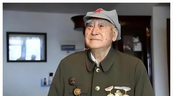 叶冲也在为保护香港的地下党而努力，他通过自己的智慧和勇气，成功地阻止了日军的一次又一次的行动，他的身份也因此暴露，佐藤大藏下令将他逮捕。