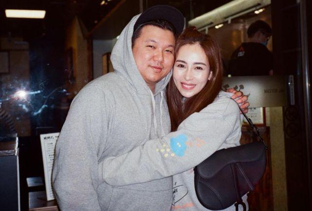 袁艺(丁巧唯饰):林萧的同事,是一个心机深沉的女孩,因为嫉妒林萧而与她产生了矛盾。