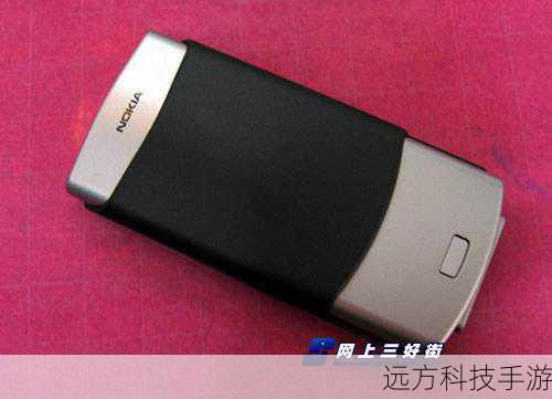 诺基亚N70音乐版,初见之下便能感受到其独特的设计语言,机身线条流畅,银色与黑色的经典搭配,既显得沉稳大气,又不失时尚感,独特的翻盖设计,在保护屏幕的同时,也为手机增添了几分复古风情,每当轻轻翻开翻盖,仿佛是在开启一段关于音乐的旅程,让人充满期待。