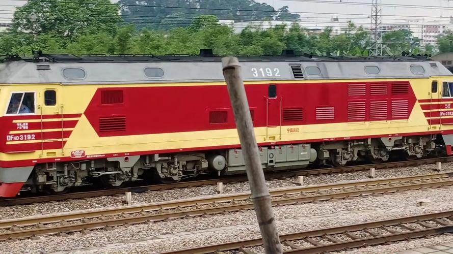 4、df -h:查看磁盘使用情况,了解各个分区的剩余空间,使用这个命令,你可以快速定位磁盘空间紧张的问题所在,及时进行存储管理。