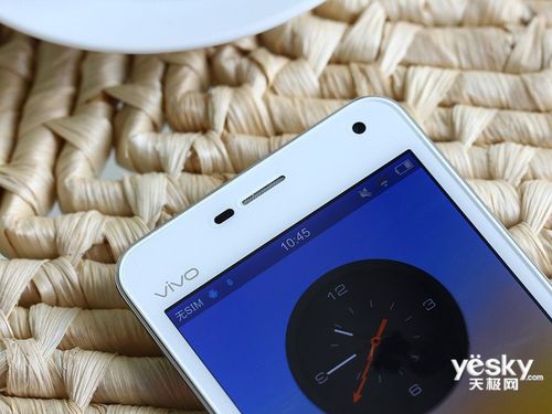 步步高vivo X1st自上市以来,便以其出色的音质表现成为了众多音乐爱好者的首选,这款手机搭载了专业的音频处理芯片,配合高保真耳机,能够为用户带来身临其境的听觉盛宴,无论是沉浸在古典乐的悠扬旋律中,还是跟随流行音乐的节奏摇摆,步步高vivo X1st都能让你感受到前所未有的音乐享受。