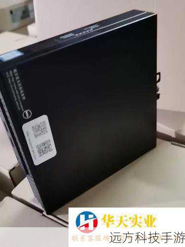 初见戴尔Mini 10,你会被它那精致小巧的机身所吸引,这款笔记本采用了轻薄设计,机身尺寸仅为261x182.5x25.34~28mm,重量更是轻至1.2kg(含3芯电池),即便是长时间携带也不会感到负担,戴尔Mini 10在外观设计上也非常讲究,机身表面采用了钢琴烤漆工艺,不仅提升了整体质感,还赋予了它时尚的气息,无论是出差旅行还是日常通勤,戴尔Mini 10都能成为你随身携带的时尚单品。