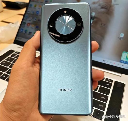 答:荣耀Honor+ U8950D的拍照效果在当时是非常出色的,它配备了800万像素的后置摄像头和30万像素的前置摄像头,支持自动对焦和双LED补光灯,无论是拍摄风景、人像还是微距照片都能得到清晰明亮的效果,手机还内置了多种拍照模式和滤镜效果,让用户可以轻松拍出具有艺术感的照片。
