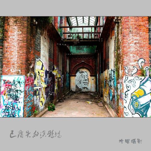 问题二:纪实摄影在记录已消失的涂鸦墙方面有哪些独特优势?