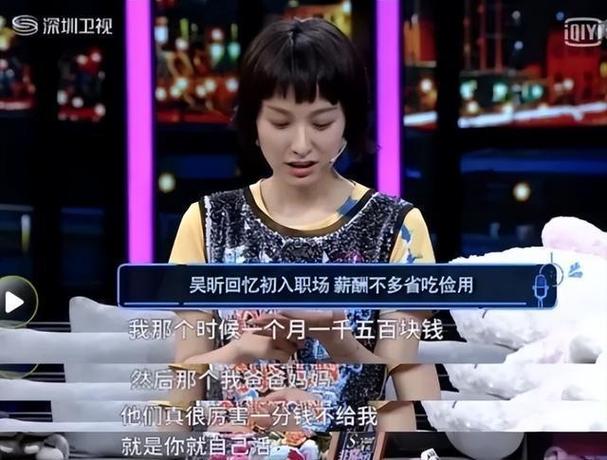 在这一期节目中,快乐家族的五位主持人——何炅、谢娜、李维嘉、吴昕、杜海涛,以及嘉宾们一起玩了许多有趣的游戏,最让人印象深刻的是一个名为“谁是卧底”的游戏,在这个游戏中,嘉宾们需要通过描述词语来猜出谁是卧底,游戏过程中,嘉宾们的表现十分搞笑,让观众们捧腹大笑。