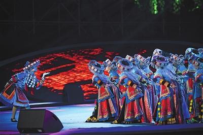 2、歌舞表演:嘉宾们带来了精彩的歌舞表演,他们的歌声和舞蹈都非常精彩,让观众们感受到了音乐和舞蹈的魅力。
