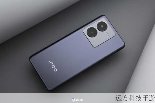 IQOO Z8采用了时尚的外观设计,搭配多种颜色选择,满足了不同用户的审美需求,其屏幕采用了全面屏设计,视觉效果出色,无论是观看视频还是玩游戏,都能带来极佳的体验。