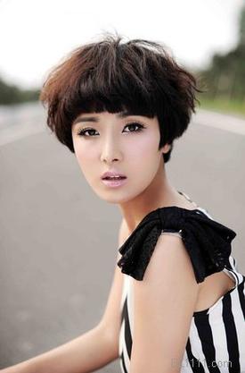 在《玉昭令》中,刘冠麟饰演了一个名叫展颜的角色,他是一个性格豁达、善良的人,与女主角上官秋月(张艺上饰)之间有着深厚的感情,在《杀破狼》中,刘冠麟饰演了一个名叫曹春花的角色,他是一个性格豁达、善良的人,与男主角长庚(陈哲远饰)之间有着深厚的感情,在《大秦赋》中,刘冠麟饰演了一个名叫嫪毐的角色,他是一个性格阴险、狡诈的人,与男主角嬴政(张鲁一饰)之间有着复杂的关系,在《云襄传》中,刘冠麟饰演了一个名叫寇元杰的角色,他是一个性格阴险、狡诈的人,与男主角云襄(陈晓饰)之间有着复杂的关系。