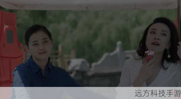 简单来到马列文家后,两人逐渐产生了感情,马列文的前妻王忆如一直对他念念不忘,她为了挽回马列文,不惜破坏简单和马列文的感情,简单的男友冯春生也来到北京,他想要和简单复合,但简单已经对他死心,马列文和简单在经历了一系列的挫折和考验后,终于走到了一起,他们一起面对生活中的困难和挑战,共同创造了美好的未来。